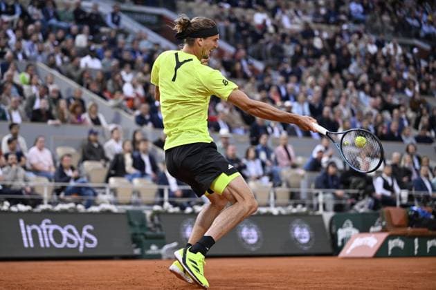 2025 Roland-Garros - Day 11 PARIS, FRANCE - JUNE 4: Alexander Zverev of Germany in action against Novak Djokovic (not seen) of Serbia during the Men s Singles Quarter Final match on Day Eleven of the 2025 French Open at Court Philippe-Chatrier in Paris, France on June 4, 2025. Burak Akbulut Anadolu Paris France. Editorial use only. Please get in touch for any other usage.  Copyright: x2025xAnadoluxBurakxAkbulutx