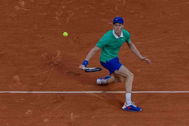 2025 French Open - Day Eleven Jannik Sinner returns the ball against Alexander Bublik at the Roland Garros Grand Slam Tournament in Paris, France, on June 4, 2025. Paris France  Copyright: xRobertxSzaniszlox originalFilename:szaniszlo-notitle250604_npgTa.jpg