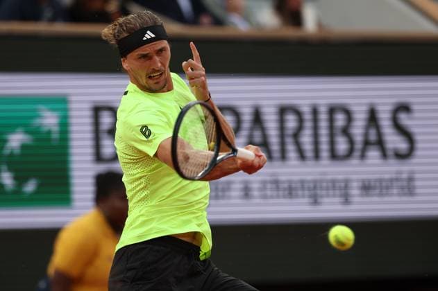 ROLAND GARROS 2025 Thierry Larret MAXPPP - PARIS (75) 04 06 2025 Thierry Larret Maxppp. Tennis. Roland Garros 2025. Internationaux de France de tennis. Stade Roland Garros, Paris (75).Le 4 juin 2025. Court Philippe Chatrier : Alexander ZVEREV (GER) vs Novak DJOKOVIC (SRB) PARIS (75) STADE ROLAND GARROS PARIS ILE DE FRANCE FRANCE  Copyright: xMAXPPPxThierryxLarretx TLR202506047014 TLR202506047014