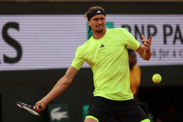 ROLAND GARROS 2025 Thierry Larret MAXPPP - PARIS (75) 04 06 2025 Thierry Larret Maxppp. Tennis. Roland Garros 2025. Internationaux de France de tennis. Stade Roland Garros, Paris (75).Le 4 juin 2025. Court Philippe Chatrier : Alexander ZVEREV (GER) vs Novak DJOKOVIC (SRB) PARIS (75) STADE ROLAND GARROS PARIS ILE DE FRANCE FRANCE  Copyright: xMAXPPPxThierryxLarretx TLR202506047023 TLR202506047023
