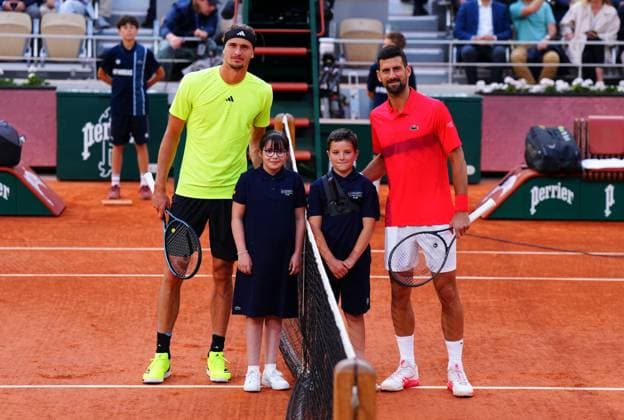 Alexander Zverev and Novak Djokovic before their quarter final French Open Tennis, Day Eleven, Tennis, Roland Garros, Paris, France - 04 Jun 2025 EDITORIAL USE ONLY No use with unauthorised audio, video, data, fixture lists, club league logos or live services. Online in-match use limited to 120 images, no video emulation. No use in betting, games or single club league player publications. Copyright: xJavierxGarcia Shutterstockx 15337990eb