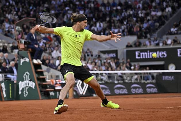 2025 Roland-Garros - Day 11 PARIS, FRANCE - JUNE 4: Alexander Zverev of Germany in action against Novak Djokovic (not seen) of Serbia during the Men s Singles Quarter Final match on Day Eleven of the 2025 French Open at Court Philippe-Chatrier in Paris, France on June 4, 2025. Burak Akbulut Anadolu Paris France. Editorial use only. Please get in touch for any other usage.  Copyright: x2025xAnadoluxBurakxAkbulutx