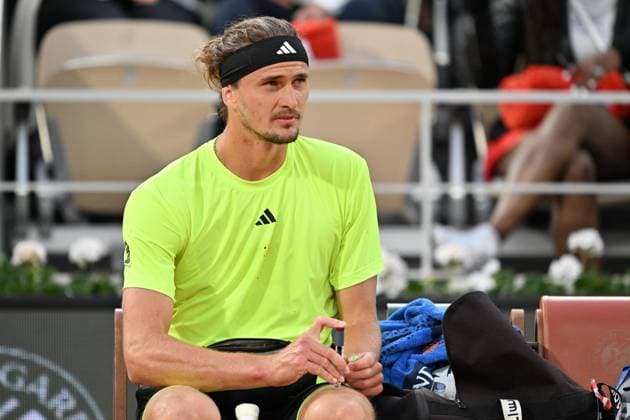 2025 Roland-Garros - Day 11 PARIS, FRANCE - JUNE 4: Alexander Zverev of Germany in action against Novak Djokovic (not seen) of Serbia during the Men s Singles Quarter Final match on Day Eleven of the 2025 French Open at Court Philippe-Chatrier in Paris, France on June 4, 2025. Mustafa Yalcin Anadolu Paris France. Editorial use only. Please get in touch for any other usage.  Copyright: x2025xAnadoluxMustafaxYalcinx