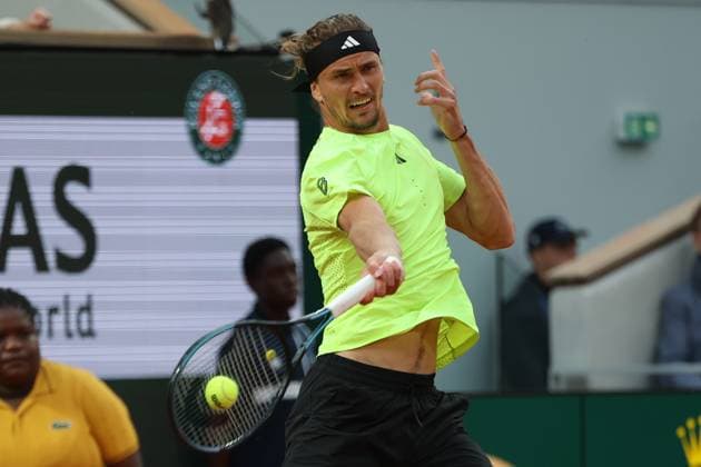 June 4, 2025, Paris, Celestynow, France: ALEXANDER ZVEREV of Germany during the match against Novak Djokovic of Serbia in the quarter final of the French Open 2025 at Roland Garros in Paris. Paris France - ZUMAc278 20250604_zsp_c278_065 Copyright: xMarcinxCholewinskix