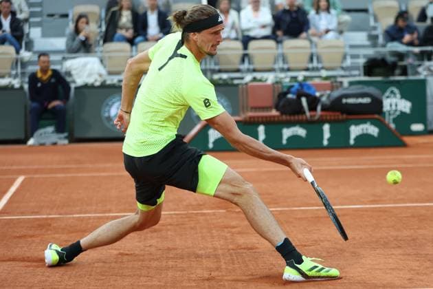June 4, 2025, Paris, Celestynow, France: ALEXANDER ZVEREV of Germany during the match against Novak Djokovic of Serbia in the quarter final of the French Open 2025 at Roland Garros in Paris. Paris France - ZUMAc278 20250604_zsp_c278_063 Copyright: xMarcinxCholewinskix