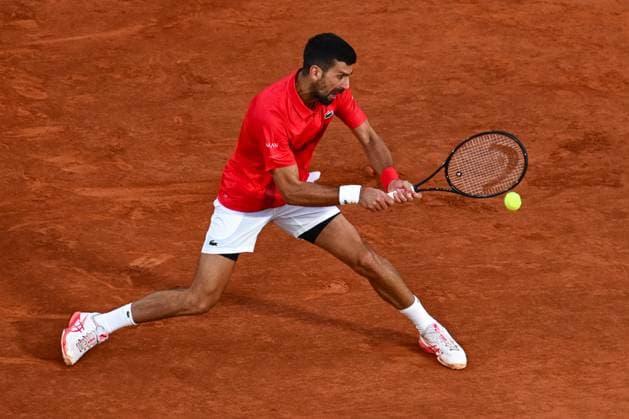 Roland Garros 2025: Novak Djokovic (SRB) faces Alexander Zverev (GER) in the quarter-finals of the Grand Slam tournament, on Philippe Chatrier court, in Paris, on June 4, 2025, at the Roland-Garros stadium - 04 06 2025 - France Ile-de-France (region) Paris -  JulienxMattiax xLexPictorium LePictorium_0309922