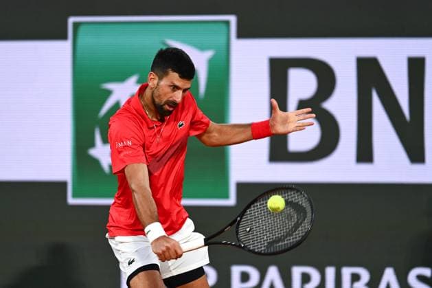Roland Garros 2025: Novak Djokovic (SRB) faces Alexander Zverev (GER) in the quarter-finals of the Grand Slam tournament, on Philippe Chatrier court, in Paris, on June 4, 2025, at the Roland-Garros stadium - 04 06 2025 - France Ile-de-France (region) Paris -  JulienxMattiax xLexPictorium LePictorium_0309925
