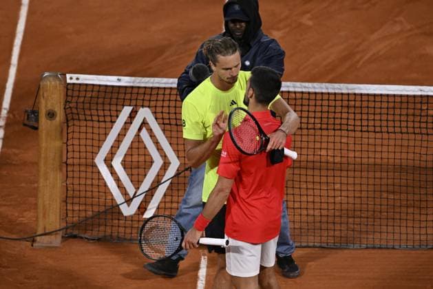 2025 Roland-Garros - Day 11 PARIS, FRANCE - JUNE 04: Novak Djokovic (R) of Serbia celebrates after winning against Alexander Zverev of Germany during the Men s Singles Quarter Final match on Day Eleven of the 2025 French Open at Roland Garros on June 04, 2025 in Paris, France. Burak Akbulut Anadolu Paris France. Editorial use only. Please get in touch for any other usage.  Copyright: x2025xAnadoluxBurakxAkbulutx