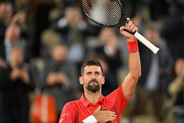 Sport Bilder des Tages 2025 Roland-Garros - Day 11 PARIS, FRANCE - JUNE 04: Novak Djokovic of Serbia celebrates after winning against Alexander Zverev of Germany during the Men s Singles Quarter Final match on Day Eleven of the 2025 French Open at Roland Garros on June 04, 2025 in Paris, France. Mustafa Yalcin Anadolu Paris France. Editorial use only. Please get in touch for any other usage.  Copyright: x2025xAnadoluxMustafaxYalcinx
