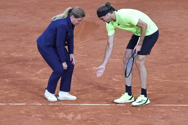 Alexander Zverev, GER, during quarterfinal of 2025 French Open at Roland Garros, Paris, 04 06 2025