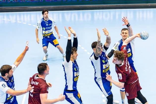 04 06 2025, GER, Handball, Men, Season 24 25, 1 Daikin Handball Bundesliga, 33 Matchday, ThSV Eisenach 1 VfL Potsdam Marvin Kix 1 VfL Potsdam Simone Mengon ThSV Eisenach,15 Justin Kurch ThSV Eisenach,52 Phillip Meyer ThSV Eisenach,27 99817 Eisenach Werner Assmann Halle Am Sportp Thueringen Germany