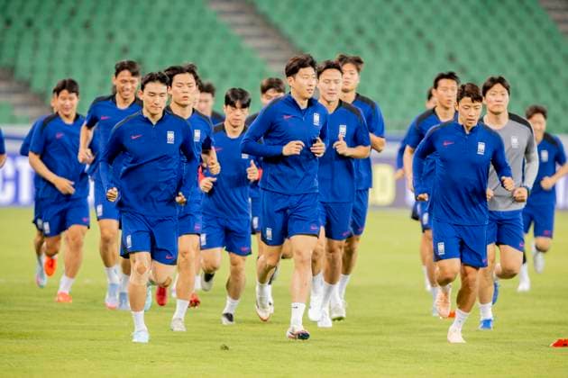 Iraq Korea Pre-Match press conference, PK, Pressekonferenz South Korea s national football team players excercise on June 4, 2025 in Basra International Stadium in Basra, Iraq, ahead of the World Cup qualifiers match against the hosting Iraq the next day. Basra Basra Iraq Copyright: xSaburxRashidx
