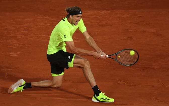German Alexander Zverev plays against Serb Novak Djokovic during their quarterfinal match of the French Tennis Open in Roland Garros in Paris, France, on Wednesday, June 4, 2025. Djokovic won 4Ð6, 6-3, 6-2, 6-4.  PAR20250604225 MAYAxVIDON-WHITE