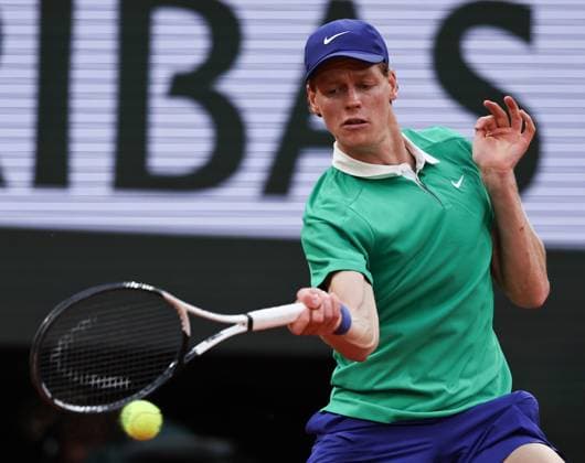(250605) -- PARIS, June 5, 2025 -- Jannik Sinner returns a shot during the men s singles quarterfinal match between Jannik Sinner of Italy and Alexander Bublik of Kazakhstan at the French Open tennis tournament at Roland Garros, Paris, France, June 4, 2025. ) (SP)FRANCE-PARIS-TENNIS-FRENCH OPEN-MEN S SINGLES-QUARTERFINAL LixJing 