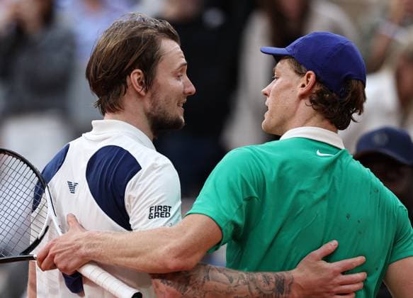 (250605) -- PARIS, June 5, 2025 -- Jannik Sinner (R) and Alexander Bublik gesture after the men s singles quarterfinal match between Jannik Sinner of Italy and Alexander Bublik of Kazakhstan at the French Open tennis tournament at Roland Garros, Paris, France, June 4, 2025. ) (SP)FRANCE-PARIS-TENNIS-FRENCH OPEN-MEN S SINGLES-QUARTERFINAL LixJing 