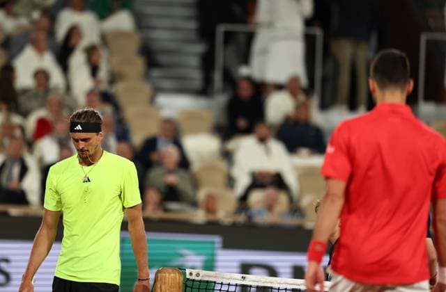 (250605) -- PARIS, June 5, 2025 -- Alexander Zverev (L) reacts during the men s singles quarterfinal match between Alexander Zverev of Germany and Novak Djokovic of Serbia at the French Open tennis tournament at Roland Garros, Paris, France, June 4, 2025. ) (SP)FRANCE-PARIS-TENNIS-FRENCH OPEN-MEN S SINGLES-QUARTERFINAL LixJing 