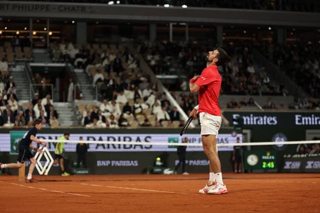 (250605) -- PARIS, June 5, 2025 -- Novak Djokovic reacts during the men s singles quarterfinal match between Alexander Zverev of Germany and Novak Djokovic of Serbia at the French Open tennis tournament at Roland Garros, Paris, France, June 4, 2025. ) (SP)FRANCE-PARIS-TENNIS-FRENCH OPEN-MEN S SINGLES-QUARTERFINAL LixJing 