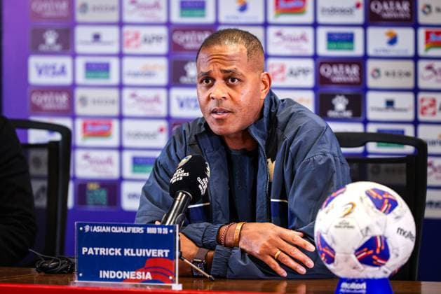 JAKARTA, INDONESIA - JUNE 04: Indonesia s head coach Patrick Kluivert attends a press conference, PK, Pressekonferenz ahead of the 2026 FIFA World Cup, WM, Weltmeisterschaft, Fussball Qualifier Round Three Group C match between Indonesia and China at Gelora Bung Karno Stadium on June 4, 2025 in Jakarta, Indonesia.  Copyright: xVCGx 111571869676