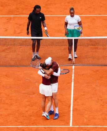 Sara Errani and Andrea Vavassori celebrate winning the mixed doubles title against Taylor Townsend and Evan King French Open Tennis, Day Twelve, Tennis, Roland Garros, Paris, France - 05 Jun 2025 EDITORIAL USE ONLY No use with unauthorised audio, video, data, fixture lists, club league logos or live services. Online in-match use limited to 120 images, no video emulation. No use in betting, games or single club league player publications. Copyright: xJavierxGarcia Shutterstockx 15337995h