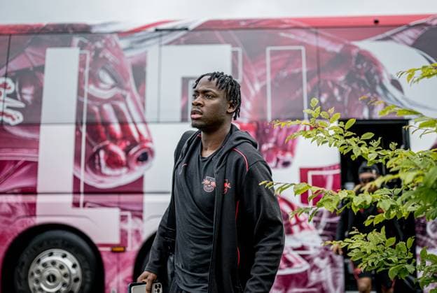 Leipzigs El Chadaille Bitshiabu Departure RB Leipzig on May 23, 2025 to the training camp in Sao Paolo, Brazil Halle Leipzig Airport, Leipzig Training Camp RB Leipzig Departure