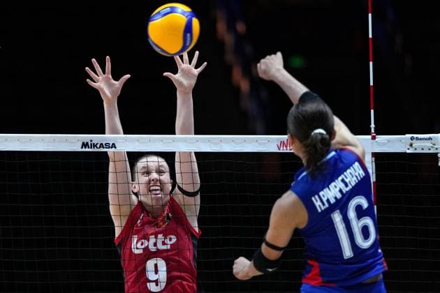 (250605) -- BEIJING, June 5, 2025 -- Nel Demeyer (L) of Belgium blocks the ball during the Pool 3 match between Belgium and Thailand at the Women s Volleyball Nations League (VNL) 2025 at the National Indoor Stadium in Beijing, China, June 5, 2025. ) (SP)CHINA-BEIJING-VOLLEYBALL-VNL-BELGIUM VS THAILAND (CN) JuxHuanzong 