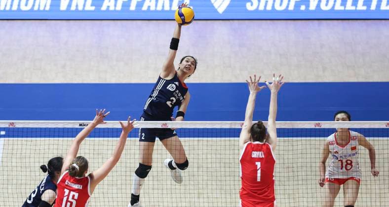 (250605) -- BEIJING, June 5, 2025 -- Zhuang Yushan (top) of China spikes the ball during the Pool 3 match between China and Poland at the Women s Volleyball Nations League (VNL) 2025 Beijing, at the National Indoor Stadium in Beijing, China, June 5, 2025. ) (SP)CHINA-BEIJING-VOLLEYBALL-VNL-CHINA VS POLAND (CN) HanxYan 