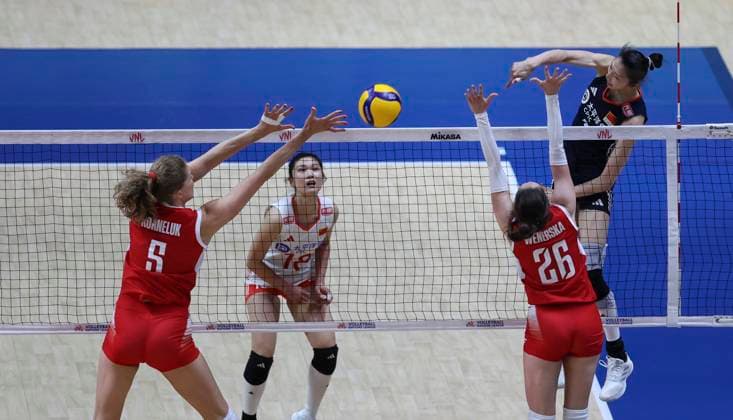 (250605) -- BEIJING, June 5, 2025 -- Wu Mengjie (1st R) of China spikes the ball during the Pool 3 match between China and Poland at the Women s Volleyball Nations League (VNL) 2025 Beijing, at the National Indoor Stadium in Beijing, China, June 5, 2025. ) (SP)CHINA-BEIJING-VOLLEYBALL-VNL-CHINA VS POLAND (CN) HanxYan 