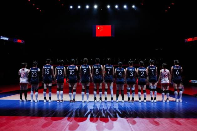 (250605) -- BEIJING, June 5, 2025 -- Players of China stand in line for the national anthem before the Pool 3 match between China and Poland at the Women s Volleyball Nations League (VNL) 2025 Beijing, at the National Indoor Stadium in Beijing, China, June 5, 2025. ) (SP) CHINA-BEIJING-VOLLEYBALL-VNL-CHINA VS POLAND(CN) JuxHuanzong 