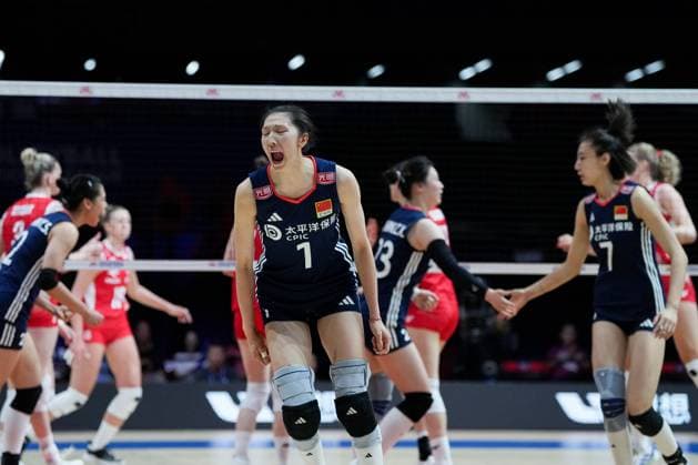 (250605) -- BEIJING, June 5, 2025 -- Players of China celebrate scoring during the Pool 3 match between China and Poland at the Women s Volleyball Nations League (VNL) 2025 Beijing, at the National Indoor Stadium in Beijing, China, June 5, 2025. ) (SP) CHINA-BEIJING-VOLLEYBALL-VNL-CHINA VS POLAND(CN) JuxHuanzong 