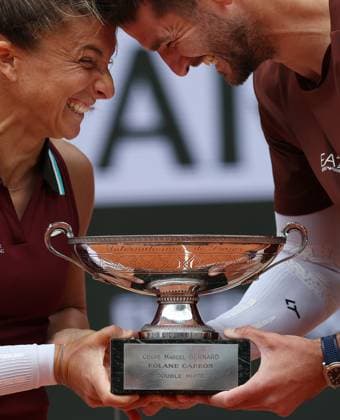(250605) -- PARIS, June 5, 2025 -- Sara Errani(L) Andrea Vavassori celebrate during the awarding ceremony after the mixed doubles final match between Taylor Townsend Evan King of the United States and Sara Errani Andrea Vavassori of Italy at the French Open tennis tournament at Roland Garros, Paris, France, June 5, 2025. ) (SP)FRANCE-PARIS-TENNIS-FRENCH OPEN-MIXED DOUBLES-FINAL GaoxJing 