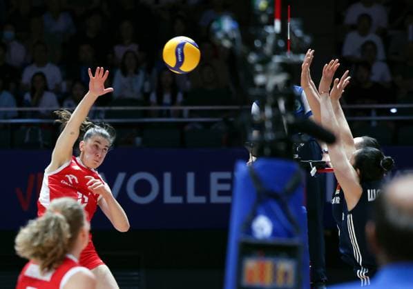 (250605) -- BEIJING, June 5, 2025 -- Martyna Lukasik (L) spikes the ball during the Pool 3 match between China and Poland at the Women s Volleyball Nations League (VNL) 2025 Beijing, at the National Indoor Stadium in Beijing, China, June 5, 2025. ) (SP)CHINA-BEIJING-VOLLEYBALL-VNL-CHINA VS POLAND (CN) LuoxYuan 