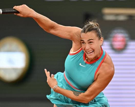 2025 Roland-Garros - Day 12 PARIS, FRANCE - JUNE 5: Aryna Sabalenka in action against Iga Swiatek (not seen) of Poland during the Women s Singles semi-final match on Day twelve of the 2025 French Open at Court Philippe-Chatrier in Paris, France on June 5, 2025. Mustafa Yalcin Anadolu Paris France. Editorial use only. Please get in touch for any other usage.  Copyright: x2025xAnadoluxMustafaxYalcinx