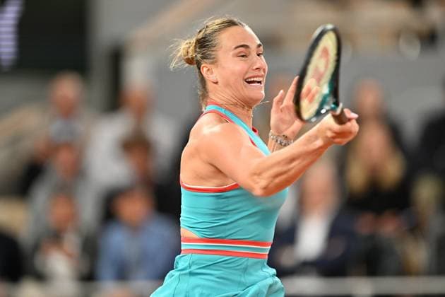 2025 Roland-Garros - Day 12 PARIS, FRANCE - JUNE 5: Aryna Sabalenka in action against Iga Swiatek (not seen) of Poland during the Women s Singles semi-final match on Day twelve of the 2025 French Open at Court Philippe-Chatrier in Paris, France on June 5, 2025. Mustafa Yalcin Anadolu Paris France. Editorial use only. Please get in touch for any other usage.  Copyright: x2025xAnadoluxMustafaxYalcinx