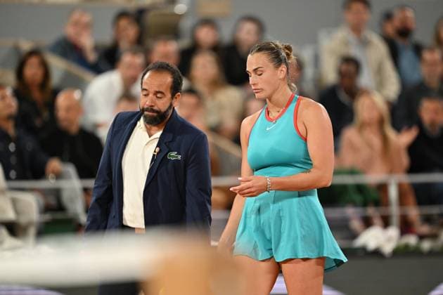 2025 Roland-Garros - Day 12 PARIS, FRANCE - JUNE 5: Aryna Sabalenka in action against Iga Swiatek (not seen) of Poland during the Women s Singles semi-final match on Day twelve of the 2025 French Open at Court Philippe-Chatrier in Paris, France on June 5, 2025. Mustafa Yalcin Anadolu Paris France. Editorial use only. Please get in touch for any other usage.  Copyright: x2025xAnadoluxMustafaxYalcinx