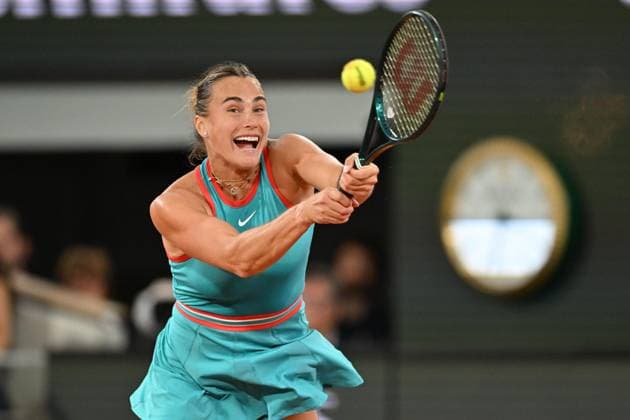 2025 Roland-Garros - Day 12 PARIS, FRANCE - JUNE 5: Aryna Sabalenka in action against Iga Swiatek (not seen) of Poland during the Women s Singles semi-final match on Day twelve of the 2025 French Open at Court Philippe-Chatrier in Paris, France on June 5, 2025. Mustafa Yalcin Anadolu Paris France. Editorial use only. Please get in touch for any other usage.  Copyright: x2025xAnadoluxMustafaxYalcinx