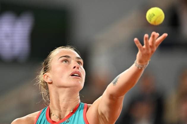 2025 Roland-Garros - Day 12 PARIS, FRANCE - JUNE 5: Aryna Sabalenka in action against Iga Swiatek (not seen) of Poland during the Women s Singles semi-final match on Day twelve of the 2025 French Open at Court Philippe-Chatrier in Paris, France on June 5, 2025. Mustafa Yalcin Anadolu Paris France. Editorial use only. Please get in touch for any other usage.  Copyright: x2025xAnadoluxMustafaxYalcinx