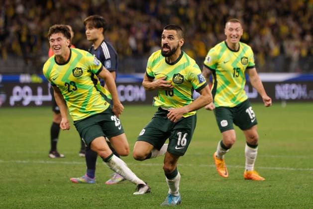 SOCCER AUSTRALIA JAPAN, Aziz Behich of the Socceroos celebrates after scoring a goal during the 2026 FIFA men s World Cup qualifier match between Australia Socceroos and Japan Samurai Blue at Optus Stadium in Perth, Thursday, June 5, 2025. ( NO ARCHIVING, EDITORIAL USE ONLY PERTH WESTERN AUSTRALIA AUSTRALIA  Copyright: xRICHARDxWAINWRIGHTx 20250606130524873974