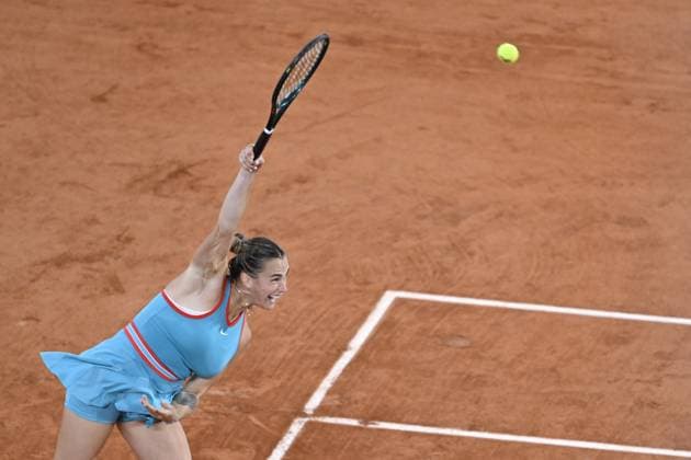 2025 Roland-Garros - Day 12 PARIS, FRANCE - JUNE 5: Aryna Sabalenka in action against Iga Swiatek (not seen) of Poland during the Women s Singles semi-final match on Day twelve of the 2025 French Open at Court Philippe-Chatrier in Paris, France on June 5, 2025. Burak Akbulut Anadolu Paris France. Editorial use only. Please get in touch for any other usage.  Copyright: x2025xAnadoluxBurakxAkbulutx