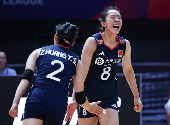 (250605) -- BEIJING, June 5, 2025 -- Wan Ziyue (R) of China celebrates scoring during the Pool 3 match between China and Poland at the Women s Volleyball Nations League (VNL) 2025 Beijing, at the National Indoor Stadium in Beijing, China, June 5, 2025. ) (SP)CHINA-BEIJING-VOLLEYBALL-VNL-CHINA VS POLAND (CN) LuoxYuan 