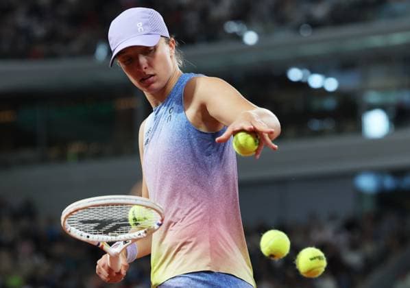 (250605) -- PARIS, June 5, 2025 -- Iga Swiatek reacts during the women s singles semifinal between Aryna Sabalenka of Belarus and Iga Swiatek of Poland at the French Open tennis tournament at Roland Garros, Paris, France, June 5, 2025. ) (SP)FRANCE-PARIS-TENNIS-FRENCH OPEN-WOMEN S SINGLES-SEMIFINAL GaoxJing 