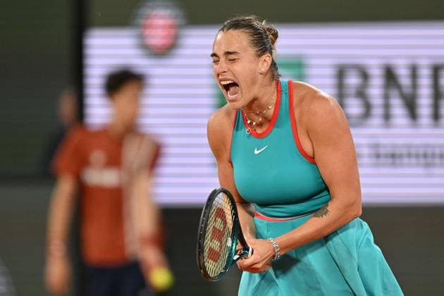 2025 Roland-Garros - Day 12 PARIS, FRANCE - JUNE 5: Aryna Sabalenka in action against Iga Swiatek (not seen) of Poland during the Women s Singles semi-final match on Day twelve of the 2025 French Open at Court Philippe-Chatrier in Paris, France on June 5, 2025. Mustafa Yalcin Anadolu Paris France. Editorial use only. Please get in touch for any other usage.  Copyright: x2025xAnadoluxMustafaxYalcinx