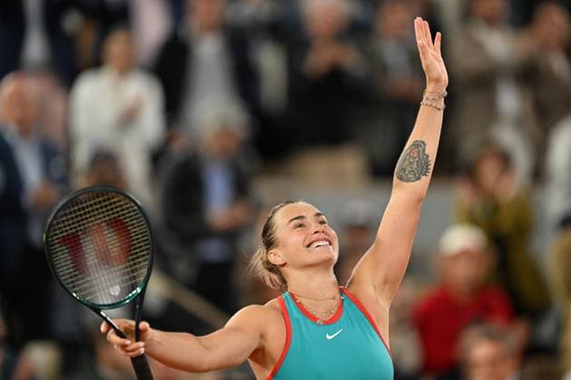 2025 Roland-Garros - Day 12 PARIS, FRANCE - JUNE 5: Aryna Sabalenka celebrates after competing against Iga Swiatek (not seen) of Poland during the Women s Singles semi-final match on Day twelve of the 2025 French Open at Court Philippe-Chatrier in Paris, France on June 5, 2025. Mustafa Yalcin Anadolu Paris France. Editorial use only. Please get in touch for any other usage.  Copyright: x2025xAnadoluxMustafaxYalcinx