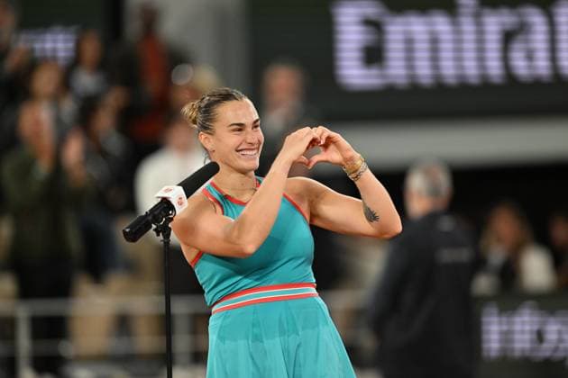 2025 Roland-Garros - Day 12 PARIS, FRANCE - JUNE 5: Aryna Sabalenka celebrates after competing against Iga Swiatek (not seen) of Poland during the Women s Singles semi-final match on Day twelve of the 2025 French Open at Court Philippe-Chatrier in Paris, France on June 5, 2025. Mustafa Yalcin Anadolu Paris France. Editorial use only. Please get in touch for any other usage.  Copyright: x2025xAnadoluxMustafaxYalcinx