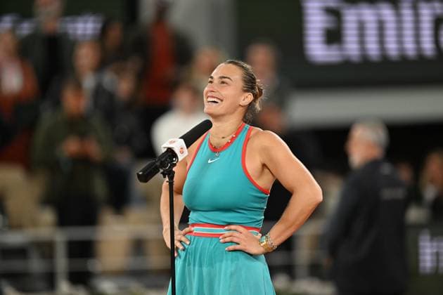 2025 Roland-Garros - Day 12 PARIS, FRANCE - JUNE 5: Aryna Sabalenka celebrates after competing against Iga Swiatek (not seen) of Poland during the Women s Singles semi-final match on Day twelve of the 2025 French Open at Court Philippe-Chatrier in Paris, France on June 5, 2025. Mustafa Yalcin Anadolu Paris France. Editorial use only. Please get in touch for any other usage.  Copyright: x2025xAnadoluxMustafaxYalcinx