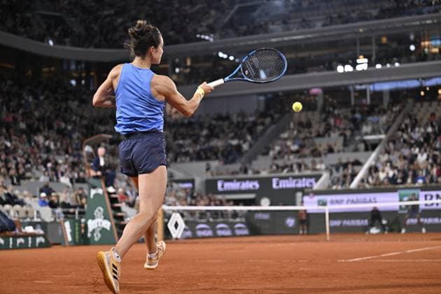 2025 Roland-Garros - Day 12 PARIS, FRANCE - JUNE 5: Lois Boisson of France in action against Coco Gauff (not seen) of US during the Women s Singles semi-final match on Day twelve of the 2025 French Open at Court Philippe-Chatrier in Paris, France on June 5, 2025. Burak Akbulut Anadolu Paris France. Editorial use only. Please get in touch for any other usage.  Copyright: x2025xAnadoluxBurakxAkbulutx