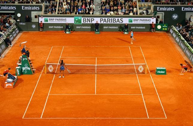Coco Gauff celebrates a winner after a lengthy rally French Open Tennis, Day Twelve, Tennis, Roland Garros, Paris, France - 05 Jun 2025 EDITORIAL USE ONLY No use with unauthorised audio, video, data, fixture lists, club league logos or live services. Online in-match use limited to 120 images, no video emulation. No use in betting, games or single club league player publications.  Copyright: xJavierxGarcia Shutterstockx 15337995au