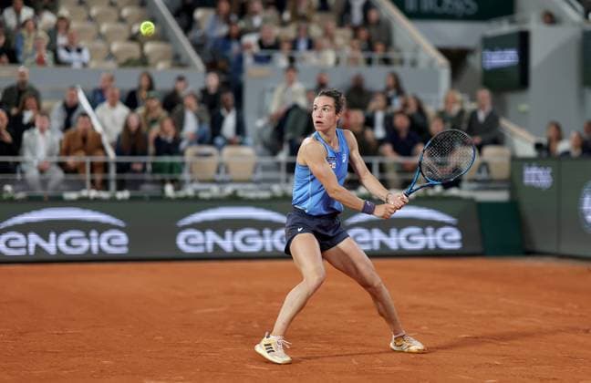 Lois Boisson of France in action French Open Tennis, Day Twelve, Tennis, Roland Garros, Paris, France - 05 Jun 2025 EDITORIAL USE ONLY No use with unauthorised audio, video, data, fixture lists, club league logos or live services. Online in-match use limited to 120 images, no video emulation. No use in betting, games or single club league player publications.  Copyright: xEllaxLing Shutterstockx 15337997br
