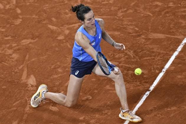 2025 Roland-Garros - Day 12 PARIS, FRANCE - JUNE 5: Lois Boisson of France gestures plays against Coco Gauff (not seen) of US during the Women s Singles semi-final match on Day twelve of the 2025 French Open at Court Philippe-Chatrier in Paris, France on June 5, 2025. Burak Akbulut Anadolu Paris France. Editorial use only. Please get in touch for any other usage.  Copyright: x2025xAnadoluxBurakxAkbulutx