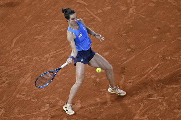 2025 Roland-Garros - Day 12 PARIS, FRANCE - JUNE 5: Lois Boisson of France gestures plays against Coco Gauff (not seen) of US during the Women s Singles semi-final match on Day twelve of the 2025 French Open at Court Philippe-Chatrier in Paris, France on June 5, 2025. Burak Akbulut Anadolu Paris France. Editorial use only. Please get in touch for any other usage.  Copyright: x2025xAnadoluxBurakxAkbulutx