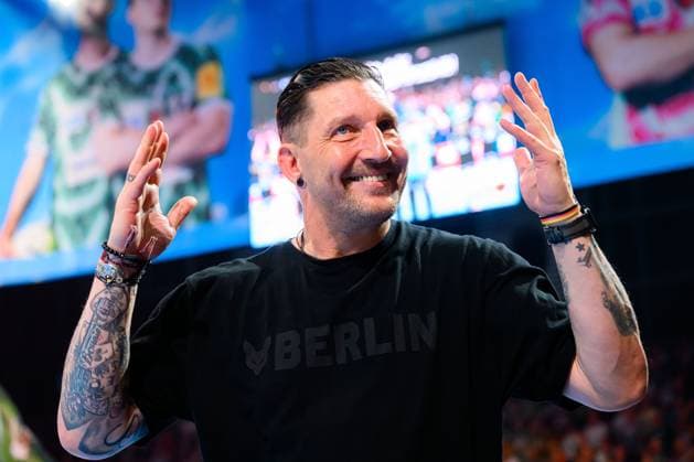 Berlin HBL 24 25 Fuechse Berlin VfL Gummersbach Stefan Kretzschmar Berlin laughing smiling good-humored grinning Berlin Max Schmeling Halle Germany
